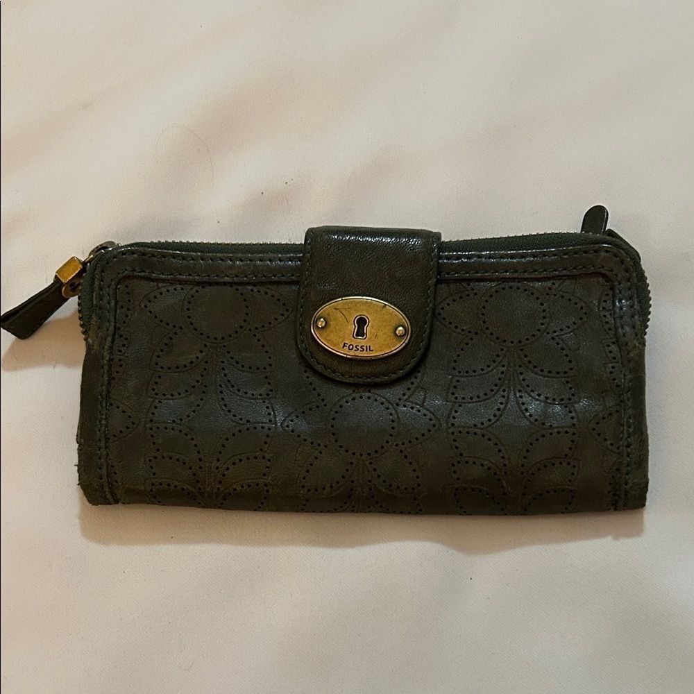 Fossil Dark Green Leather Wallet with Gold Accent super pliable, soft leather